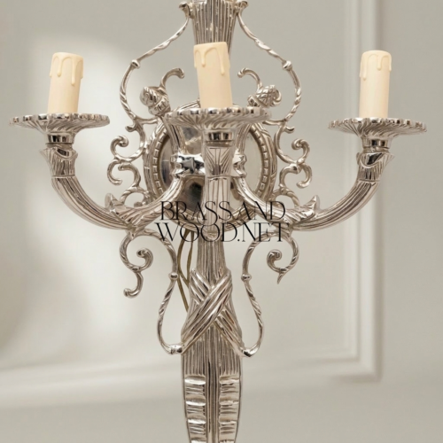 أبليك جداري نيوكلاسيكي من النحاس المصبوب - ثلاثة أذرع بعمود مشعل وتصميم شمعدان - Silver