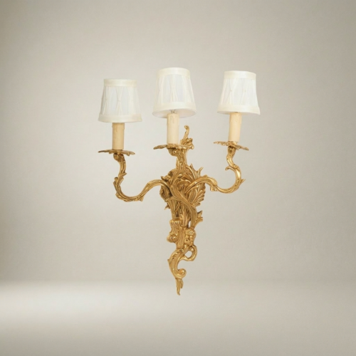 أبليك حائط ثلاثي الذراعين من النحاس المصبوب على طراز لويس الخامس عشر الروكوكو بزخارف أكانثوس