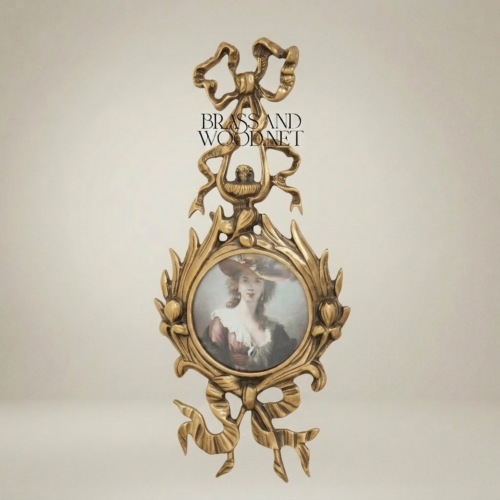 إطار جداري نحاسي على طراز لويس السادس عشر بزخرفة ربطة الشريط وتعليق الزهور - Antique Gold