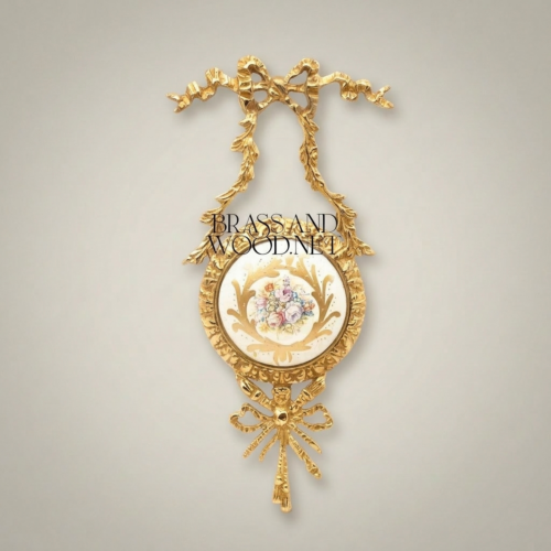 إطار ميدالية جدارية نحاسي على طراز لويس السادس عشر بلوحة خزف مرسومة يدوياً وتاج شريطي - Gold