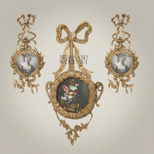 طقم براويز نحاسية على طراز لويس السادس عشر بتاج ربطة الشريط وزخارف أكانثوس اللولبية - Antique Gold