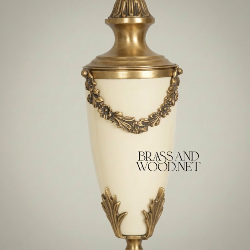 أباجورة طاولة نيوكلاسيكي نحاسي وألاباستر - قاعدة إبريق بزخارف أكاليل زهور - Antique Gold