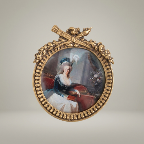طقم براويز نحاسية نيوكلاسيكية بتصميم المدالية والقوس وإكليل الغار - Antique Gold