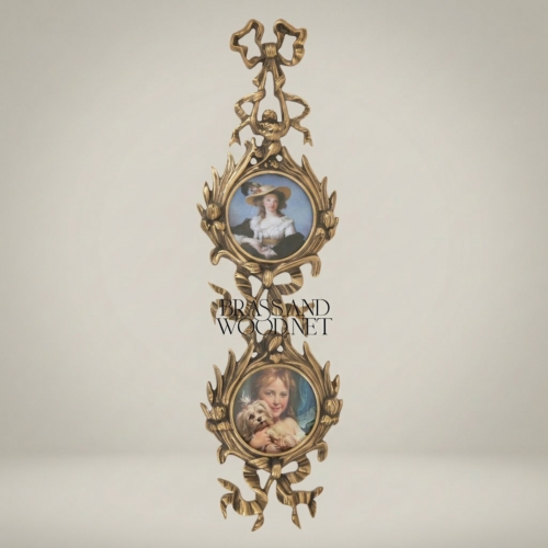 طقم براويز نحاسية نيوكلاسيكية بتصميم المدالية والقوس وإكليل الغار - Antique Gold