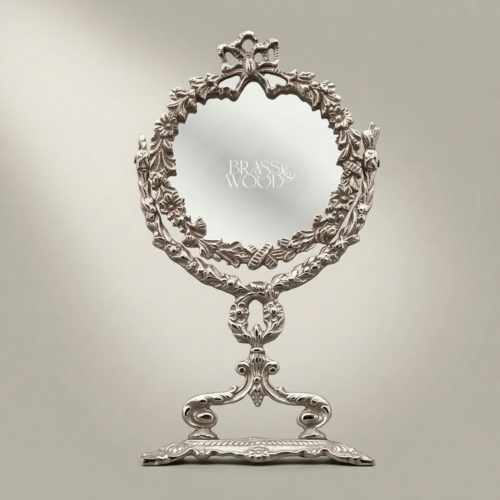 مرآة طاولة نحاسية نيوكلاسيكية - إطار إكليل الغار مع ربطة على قاعدة - Silver