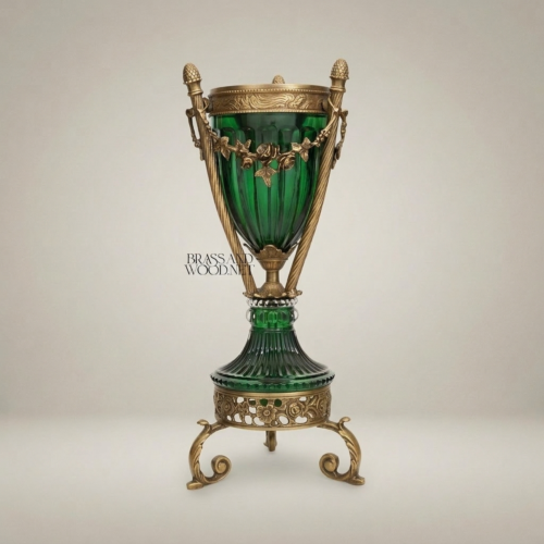 كأس فازة نيوكلاسيكية من الزجاج الزمردي والنحاس بتزيينات أزهار معلقة - Antique Gold