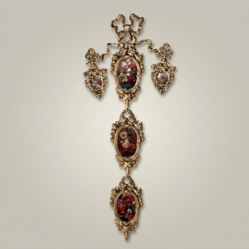 معلقة جدارية نحاسية متتالية على طراز الروكوكو بأمداليونات سيراميك زهرية - Antique Gold
