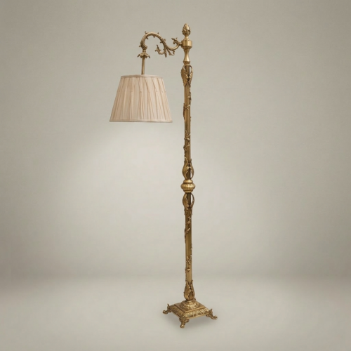 لمبادير أرضي بذراع متحرك على طراز الروكوكو بعمود نحاسي محفور بأوراق الأكانتوس - Antique Gold