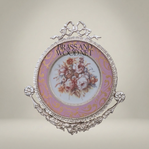 طبق جداري دائري بإطار نحاسي على طراز الروكوكو - تاج الشريطة وباقة الورود - Silver