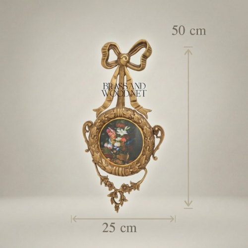 ميدالية جدارية نحاسية بإطار روكوكو وعقدة شريطة وإدراج لوحة زهور كلاسيكية - Antique Gold