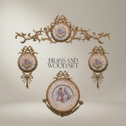إطار ميدالية جدارية نحاسية روكوكو بقرص خزفي بنقش زهري - Antique Gold