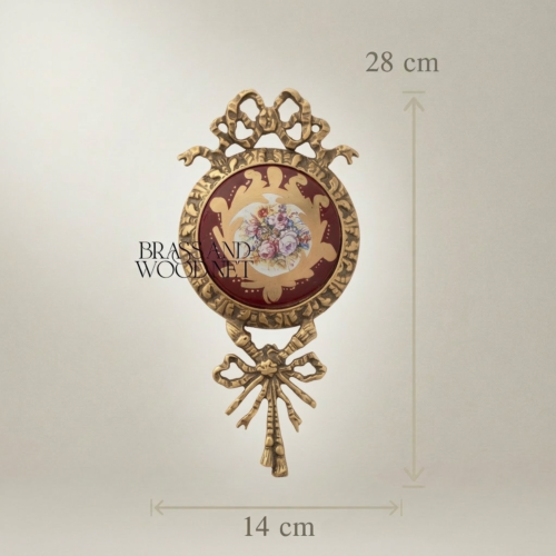 ميدالية جدارية نحاسية على طراز الروكوكو مع مركز خزفي مرسوم يدوياً وتاج شريطي - Antique Gold