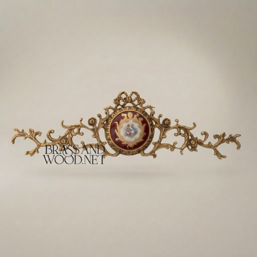 ميدالية جدارية نحاسية على طراز الروكوكو مع مركز خزفي مرسوم يدوياً وتاج شريطي - Antique Gold