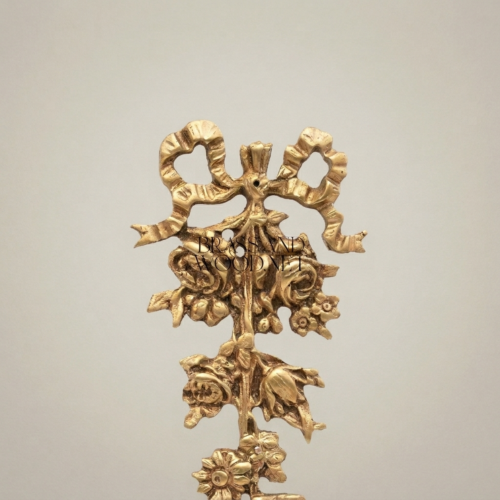 معلقة حائط نحاسية روكوكو - باقة زهور متدلية مع ربطة شريط - Antique Gold