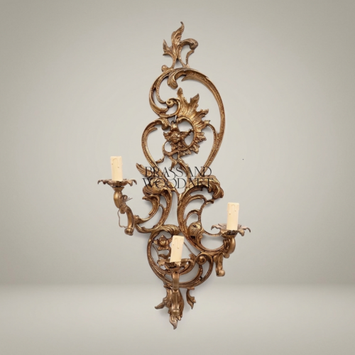 أبليك جداري روكوكو ثلاثي الذراع بنحت أوراق الأكانثوس وزخارف عباد الشمس - Antique Gold