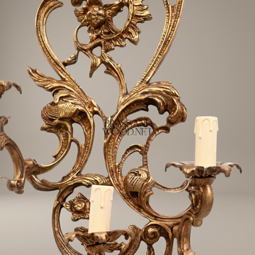 أبليك جداري روكوكو ثلاثي الذراع بنحت أوراق الأكانثوس وزخارف عباد الشمس - Antique Gold
