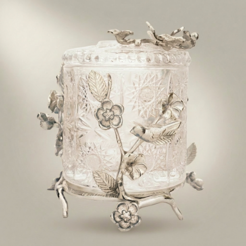 علبة مناديل كريستال مقطوع بإطار نحاسي على شكل أغصان زهرية وطائر - Silver