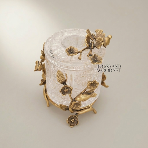 علبة مناديل كريستال مقطوع بإطار نحاسي على شكل أغصان زهرية وطائر - Antique Gold