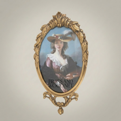 إطار صورة بيضاوي من النحاس على طراز الروكوكو بتاج أكانتوس وقاعدة لفائفية - Antique Gold
