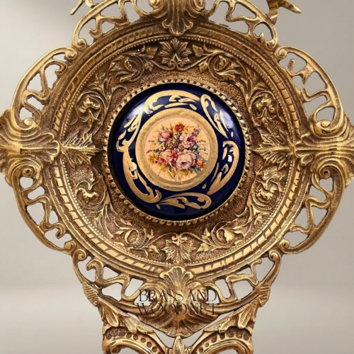 ميدالية جدارية نحاسية مشبكة على طراز الروكوكو مع لوحة خزفية زرقاء بزخارف زهرية - Gold