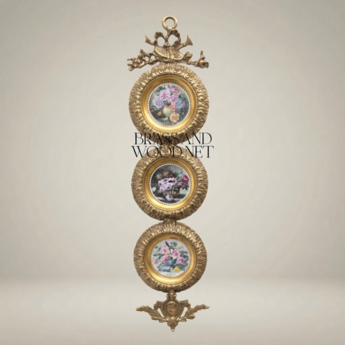 إطار جداري نحاسي ثلاثي الدوائر على طراز الروكوكو بميداليات خزفية زهرية وتاج شريطي - Antique Gold