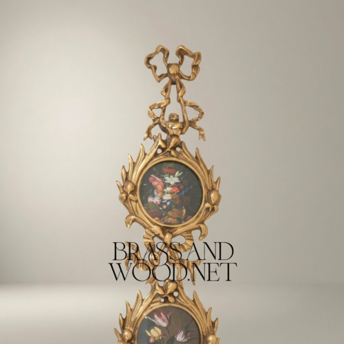 معلقة جدارية نحاسية بثلاثة ميداليات على الطراز الروكوكو مع لوحات زهرية مرسومة - Antique Gold