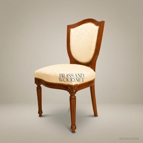 كرسي طعام لويس السادس عشر بظهر درع من Brass & Wood بقماش داماسك عاجي